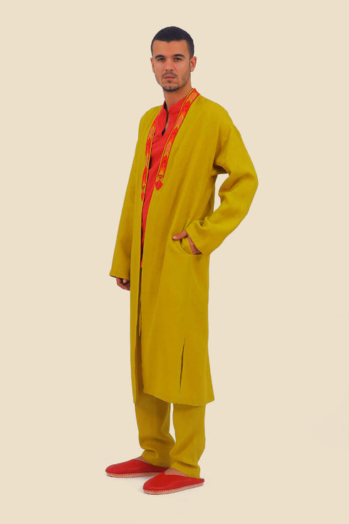 Embroidered coat in line with pockets